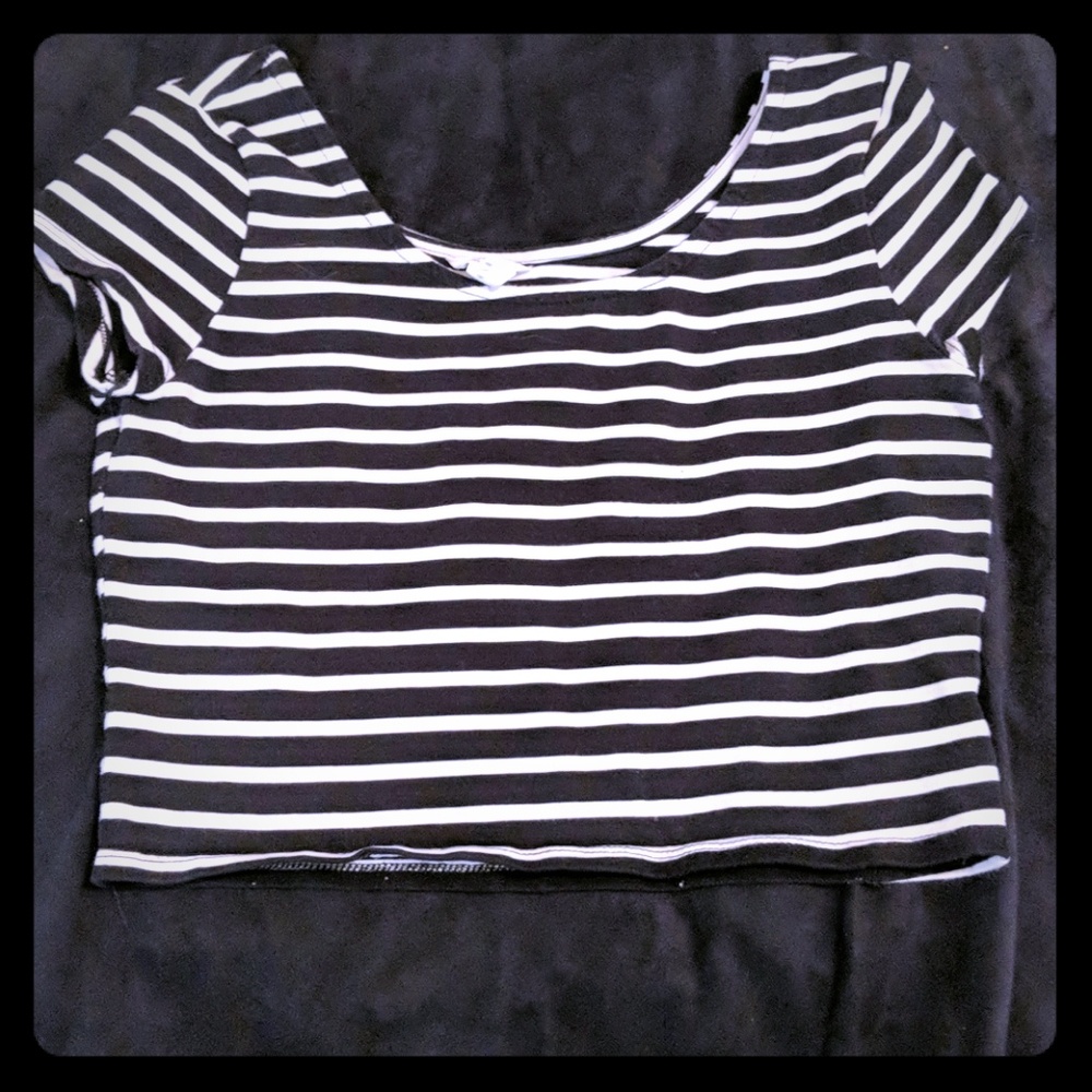 Cropped black and white striped tee